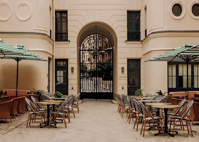 Le Jardin De Verre By Locke Parigi